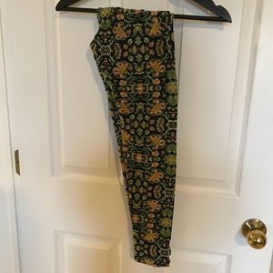 One size patterned legging by LulaRoe.